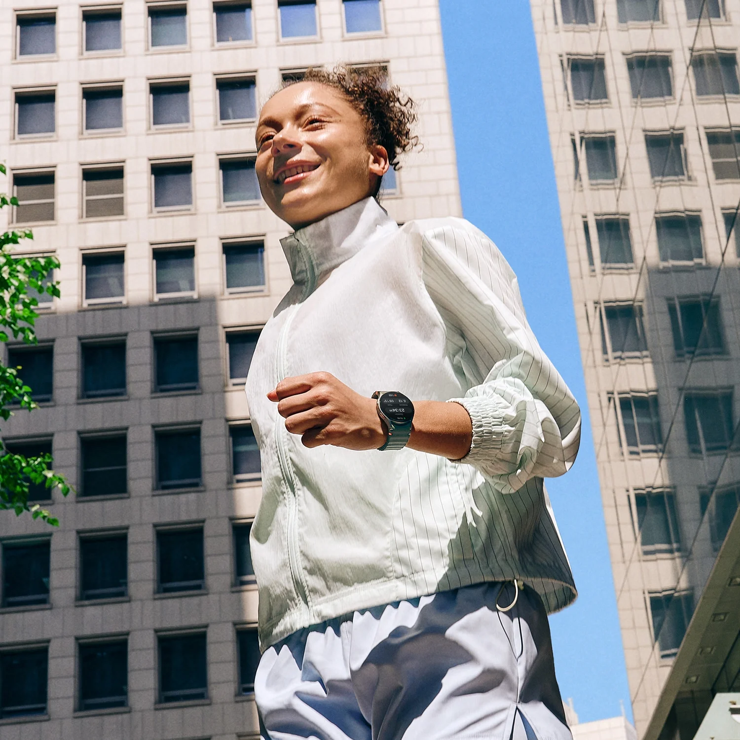 Samsung Galaxy Watch7 40mm Bluetooth and Wifi Aluminum Smart Watch, Cream